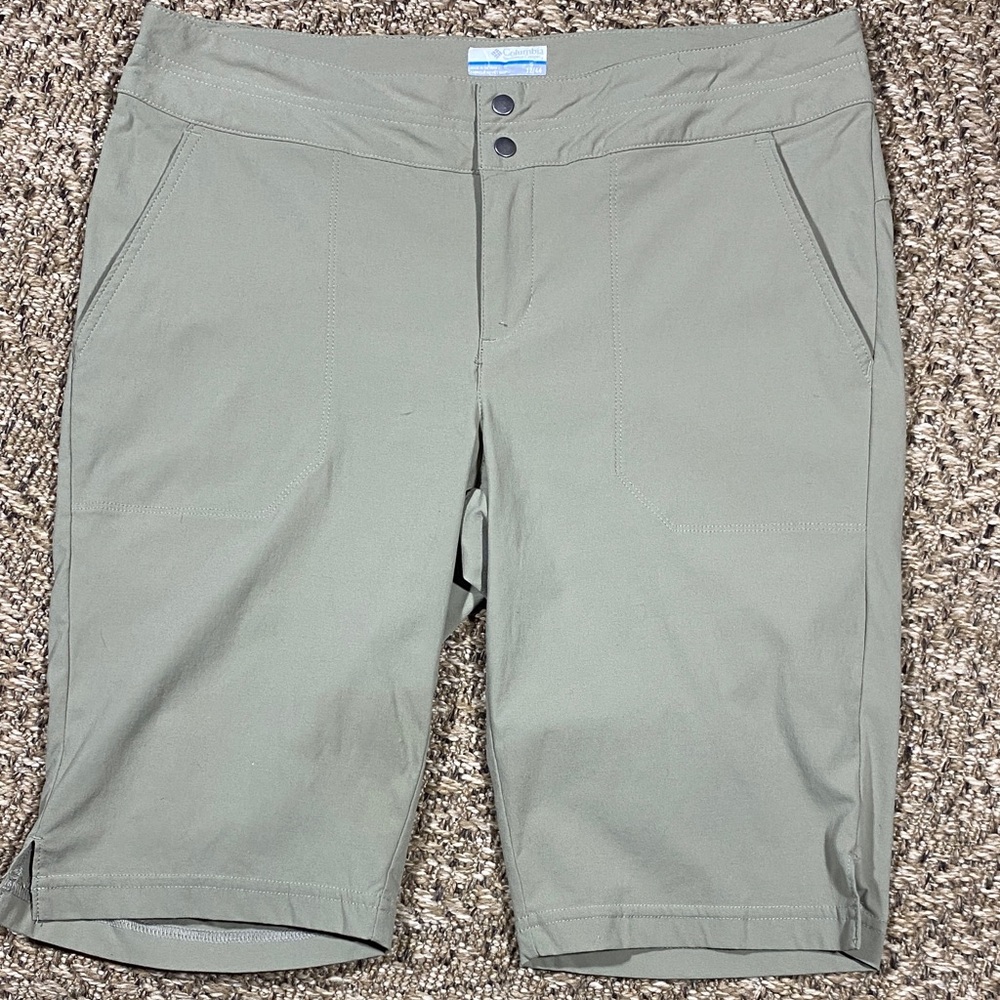 Columbia Sage Green Women's Bermuda Shorts
